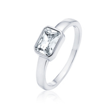 Silver (925) ring with white zirconia