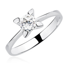 Silver (925) ring white zirconia with 4 prong setting