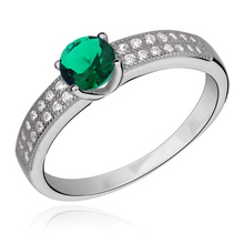 Silver (925) ring with emerald color & white zirconia