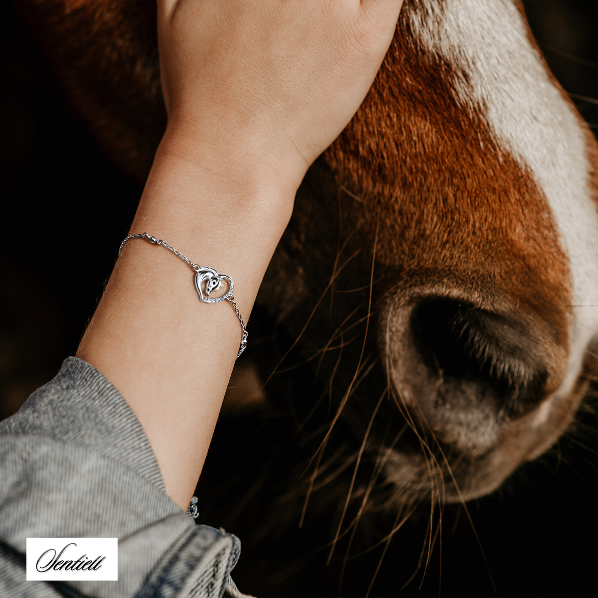 Silver (925) bracelet - horse with black eye and white zirconias