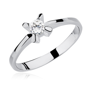 Silver (925) ring small white zirconia with 4 prong setting