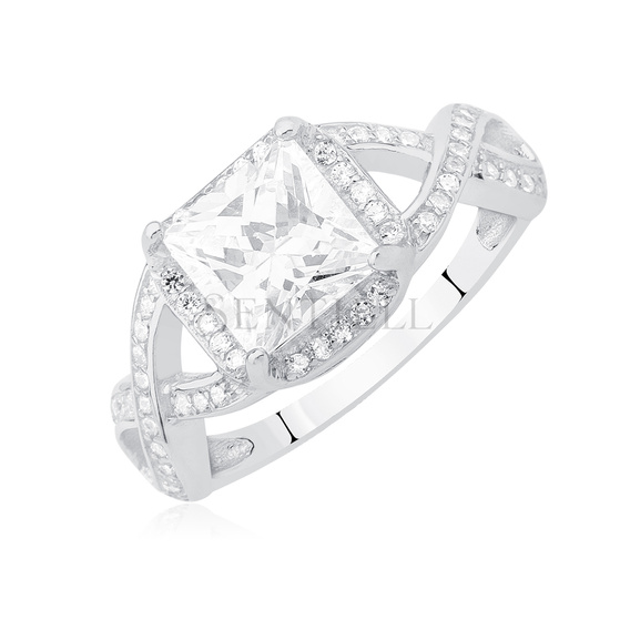 Silver (925) ring with white zirconia
