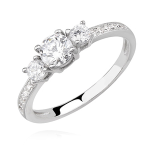 Silver (925) ring with white zirconia