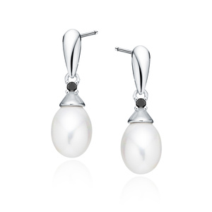 Silver (925) pearl earrings with black zirconia