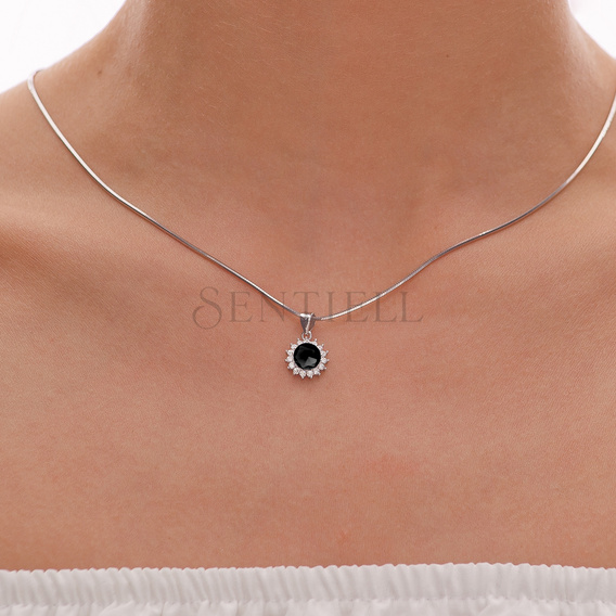 Silver (925) pendant with elegant round black zirconia