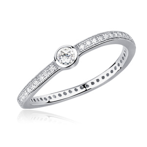 Anillo sutil de plata de ley 925 con circonita blanca - ligeramente ondulado