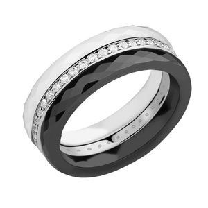 Anillo de cerámica blanca, aros negros y anillo de plata de ley 925 con circonita blanca