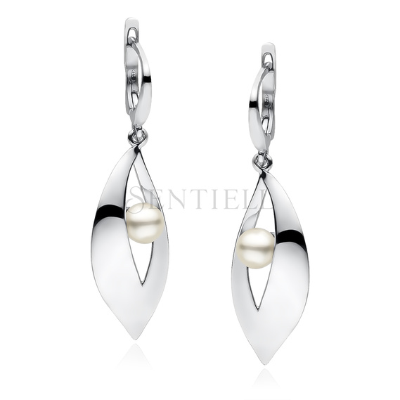 Silver (925) elegant earrings with pearl