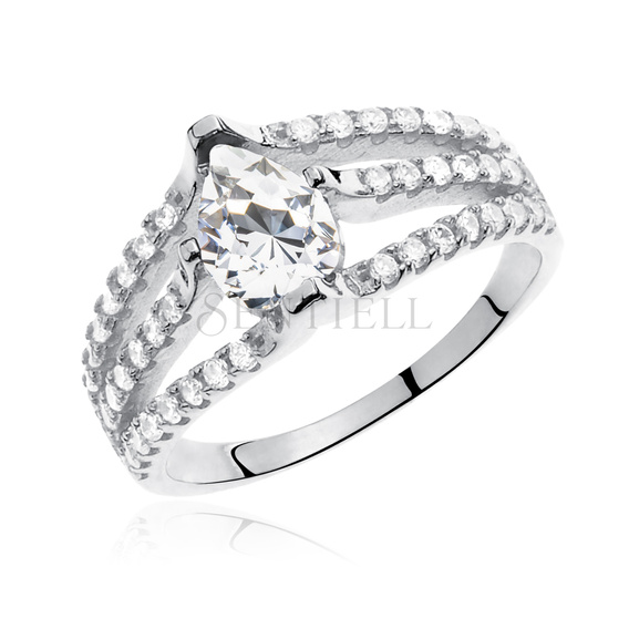 Silver (925) ring with white zirconia