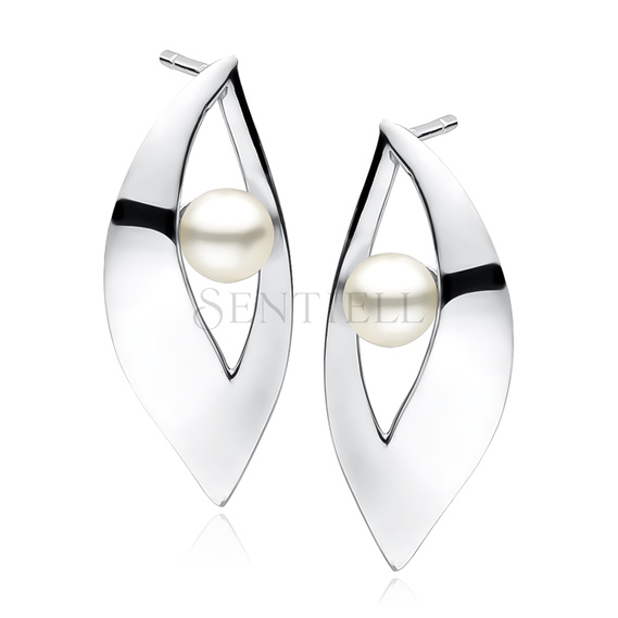 Silver (925) elegant earrings with pearl