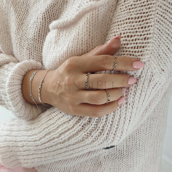 Anillo sutil de plata de ley 925 con circonitas negras - Infinity