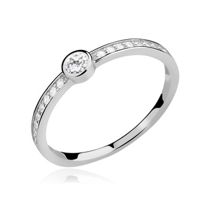 Silver (925) subtle ring with zirconia