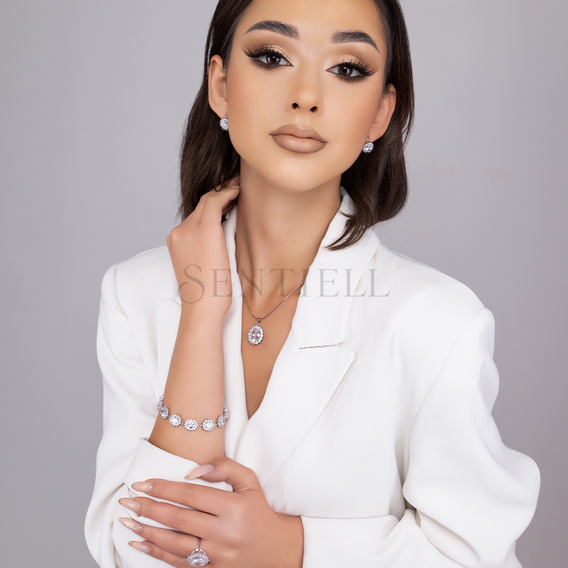 Anillo de plata de ley 925 con gran circonita blanca