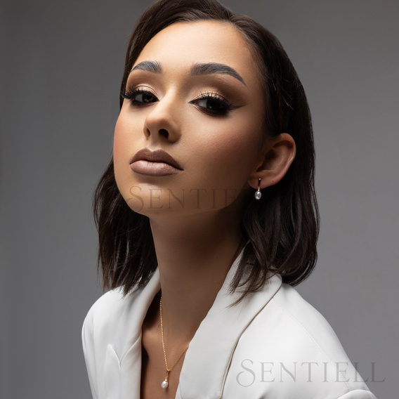 Pendientes de plata de ley 925 chapados en oro con perla y circonitas blancas