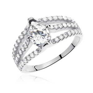 Silver (925) ring with white zirconia