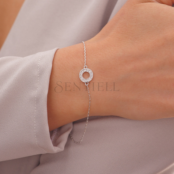 Silver (925) bracelet with round pendant and zirconia