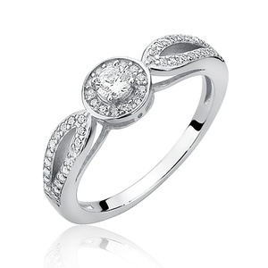 Silver (925) ring with white zirconia