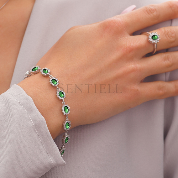 Silver (925) ring with emerald zirconia