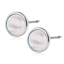 Silver (925) round earrings with mother of pearl